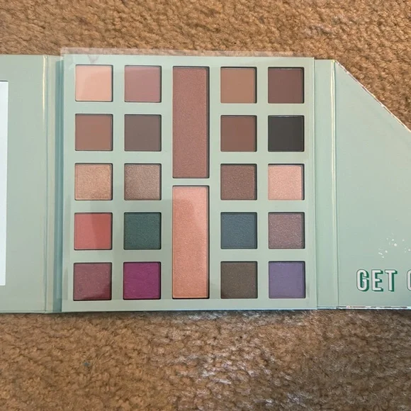 NEW SEPHORA Glacial Glow Winter Holiday Season Eyeshadow & Highlight Palette - Picture 3 of 5